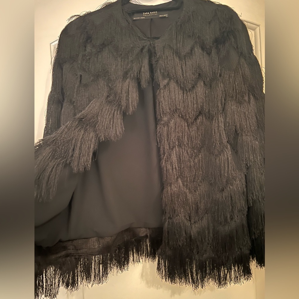 ZARA black fringe jacket. Fully lined, chevron fringe print. Size M - Picture 2 of 3